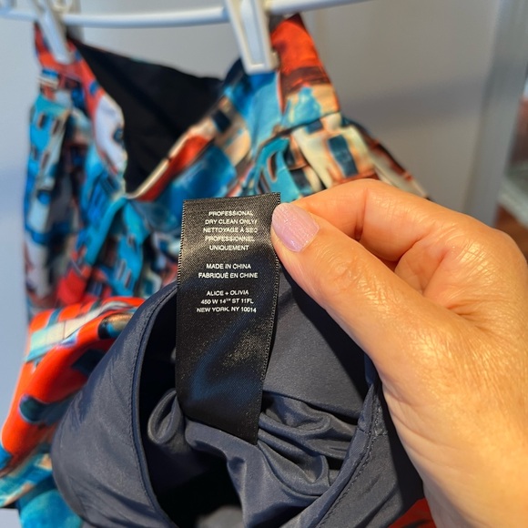 Alice + Olivia Pleated skirt. Size 2 - Picture 5 of 5